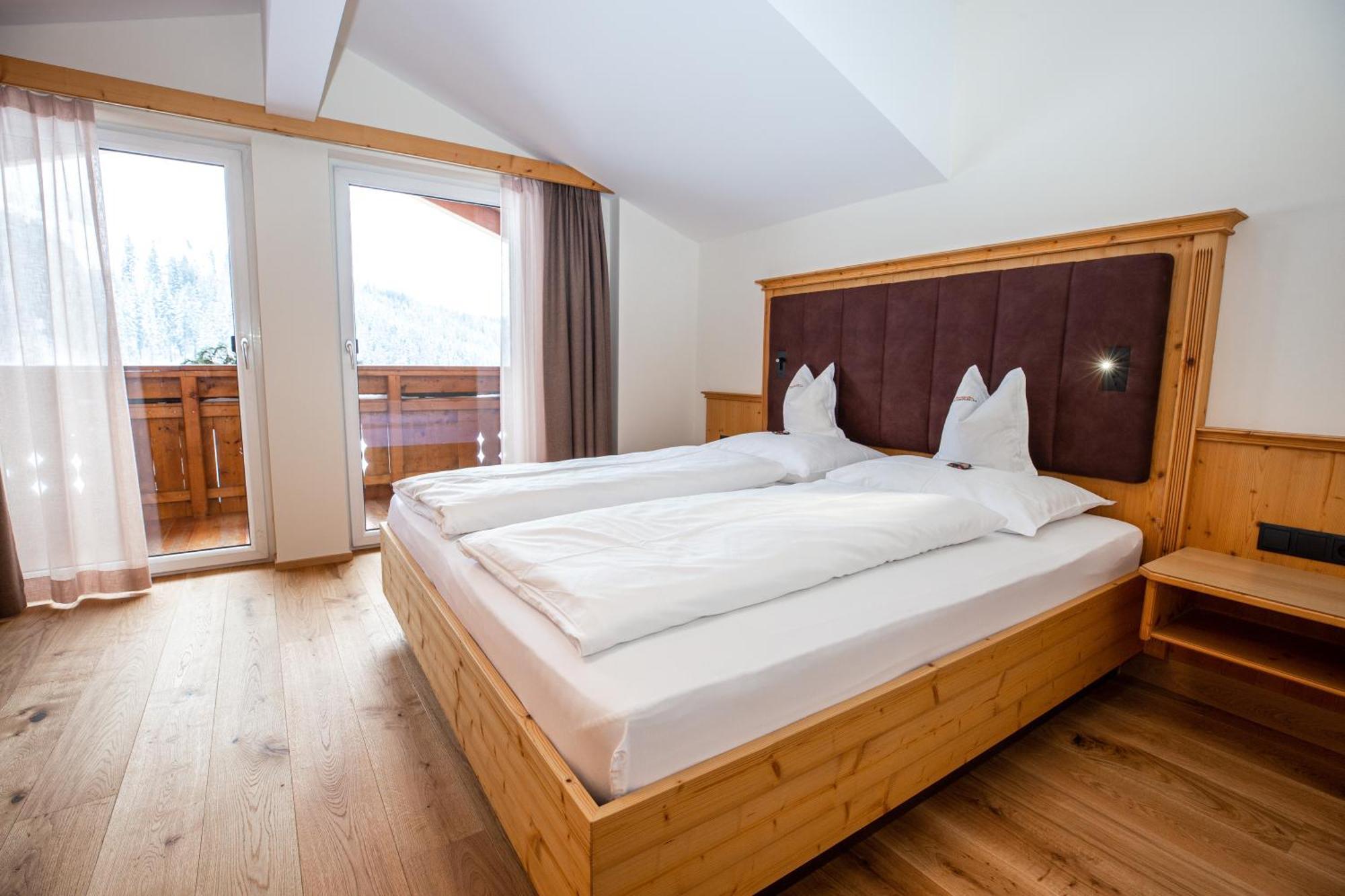 Familienzimmer mit Bergblick